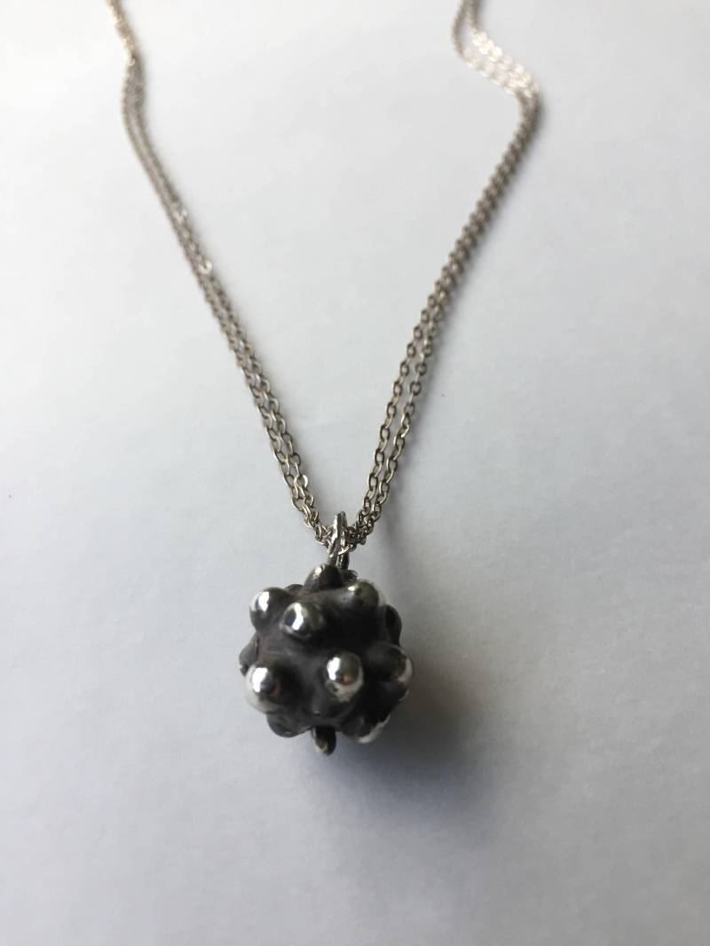 Cluster Halskette , Atom Anhänger Unisex Schmuck Nach Maß Oxidierter Silber Und Leder Gepunkteter Cluster Halskette , Atom Anhänger Unisex Schmuck Nach Maß Oxidierter Silber Und Leder Gepunkteter von KLIEDjewelry