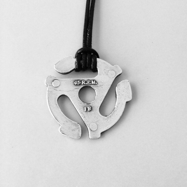 Herren Schmuck/Rock'n'roll Dj's Halskette 45 U Min Adapter Schallplatten Für Männer Geschenke Ihn von KLIEDjewelry