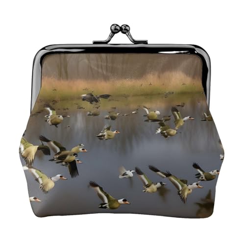 Jagd fliegende Wilde Enten Druck Exquisite Kusslock Geldbörse Kompakt Vielseitig Damen Münzbörse Kleine Reißverschlusstasche von KLJnmbb