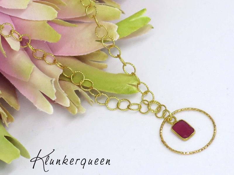 Bezaubernde Kette in Gold Und Rot von KLUNKERQUEEN