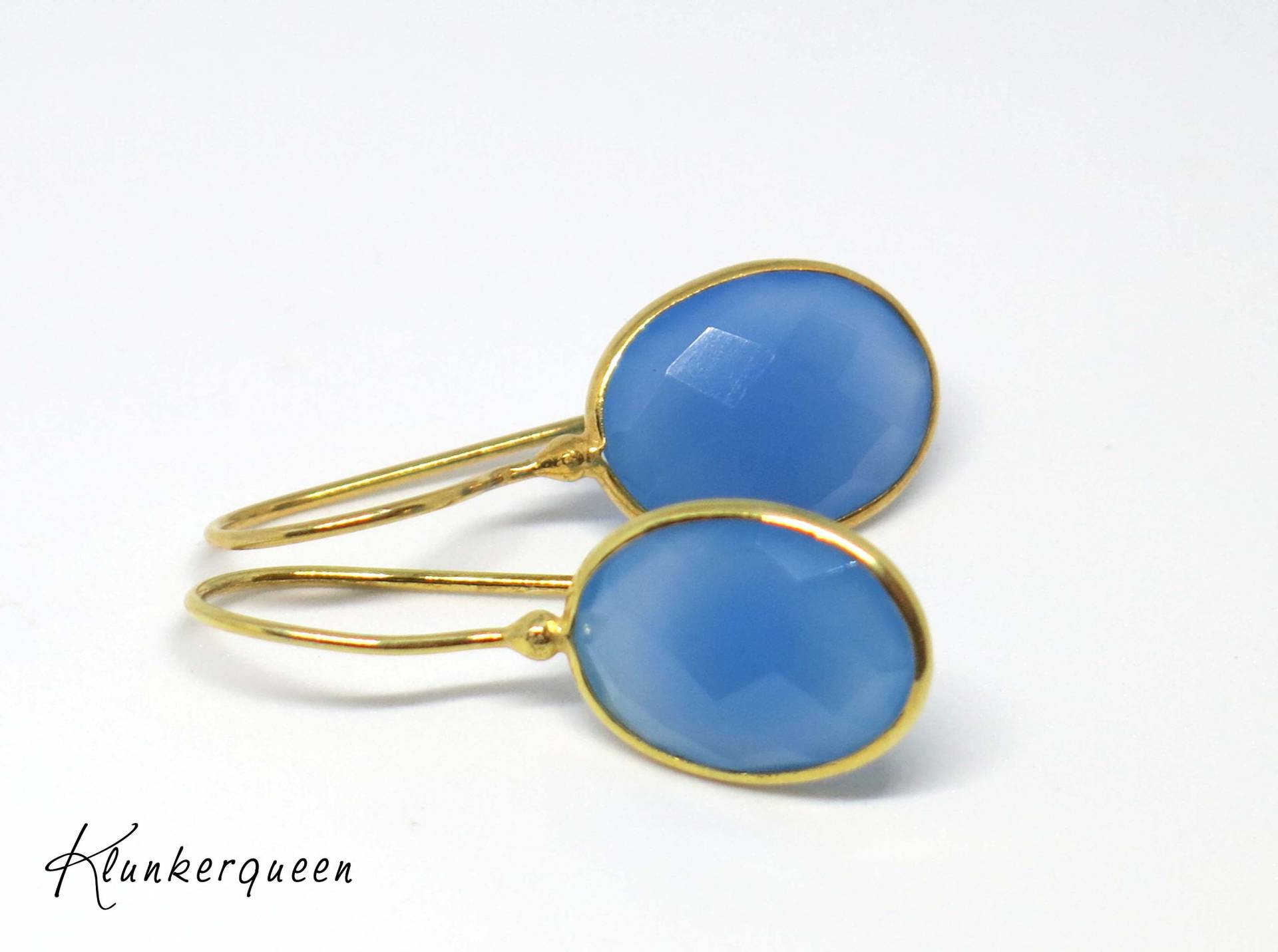 Blauer Achat, Ohrringe in Gold Und Blau, Goldschmuck, Edelsteinschmuck von KLUNKERQUEEN