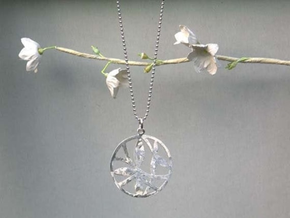 Kette, Blume, Ornament in Silber von KLUNKERQUEEN