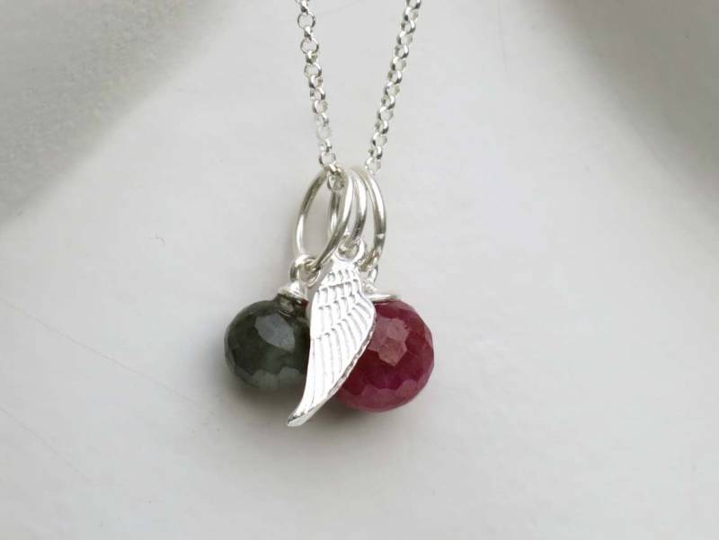 Kette, Rubinkugel, Labradorit Mit Flügel in Silber von KLUNKERQUEEN
