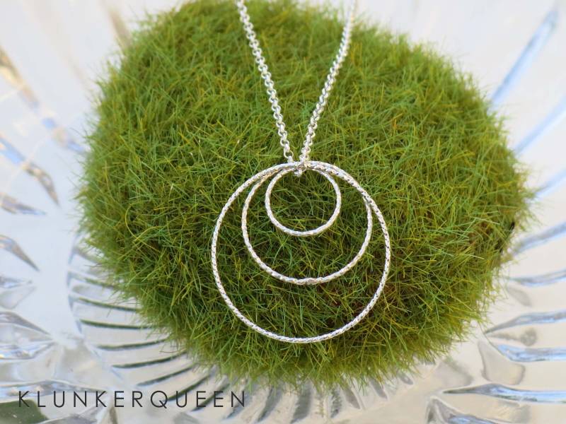 Kette Mit Filigranem Anhänger in Silber, Ringelemente von KLUNKERQUEEN