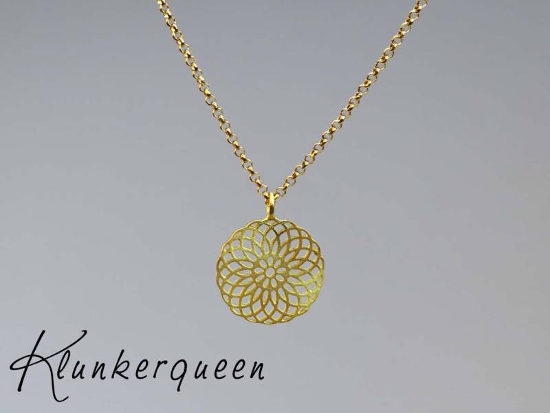 Kette Mit Mandala in Gold von KLUNKERQUEEN