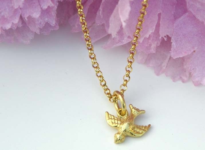 Kette in Gold Mit Zartem Vögelchen, Goldschmuck, Tier Anhänger, 43cm von KLUNKERQUEEN