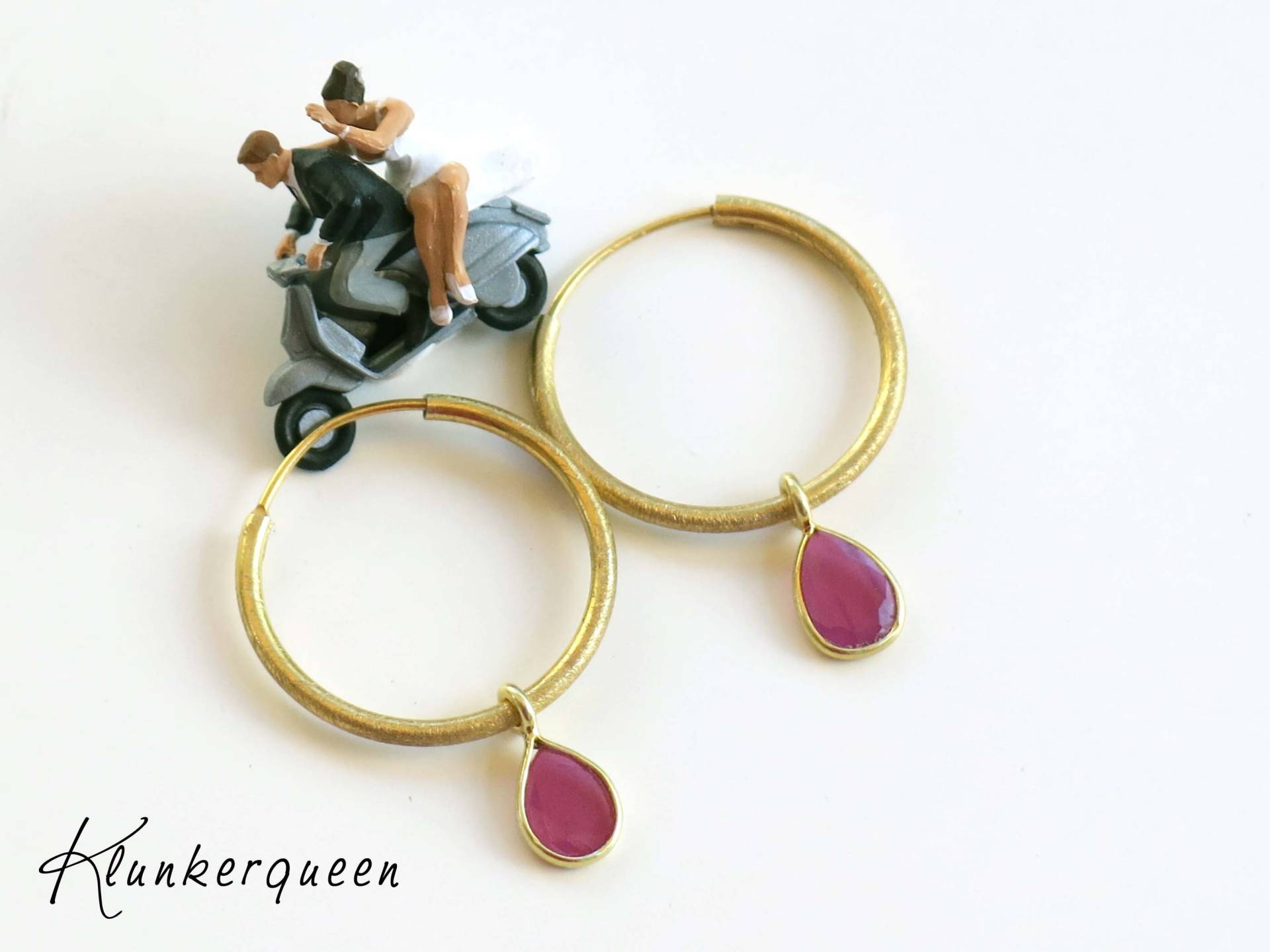 Ohrringe, Creolen, Rot Trifft Gold, Rubin von KLUNKERQUEEN
