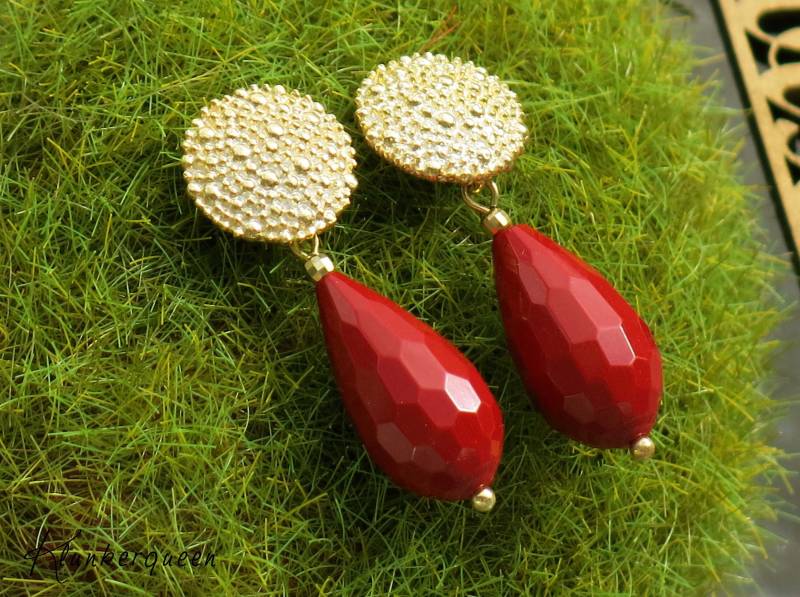 Ohrringe, Dunkles Rot Trifft Gold, Tropfenohrringe von KLUNKERQUEEN