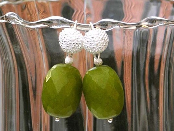 Ohrringe, Ein Traum in Oliv Und Silber von KLUNKERQUEEN