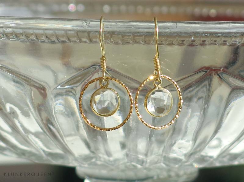 Ohrringe, Goldene Creole Mit Einem Prasiolith von KLUNKERQUEEN