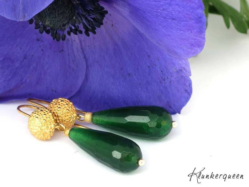 Ohrringe, Grün Trifft Gold, Grüner Tropfen von KLUNKERQUEEN
