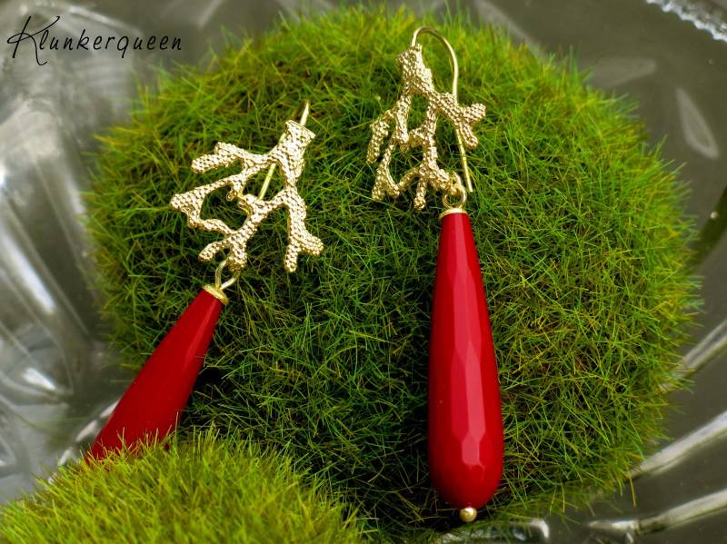 Ohrringe, Rot, Jadetropfen Trifft Gold, Korallenornament, Silber-Vergoldet von KLUNKERQUEEN