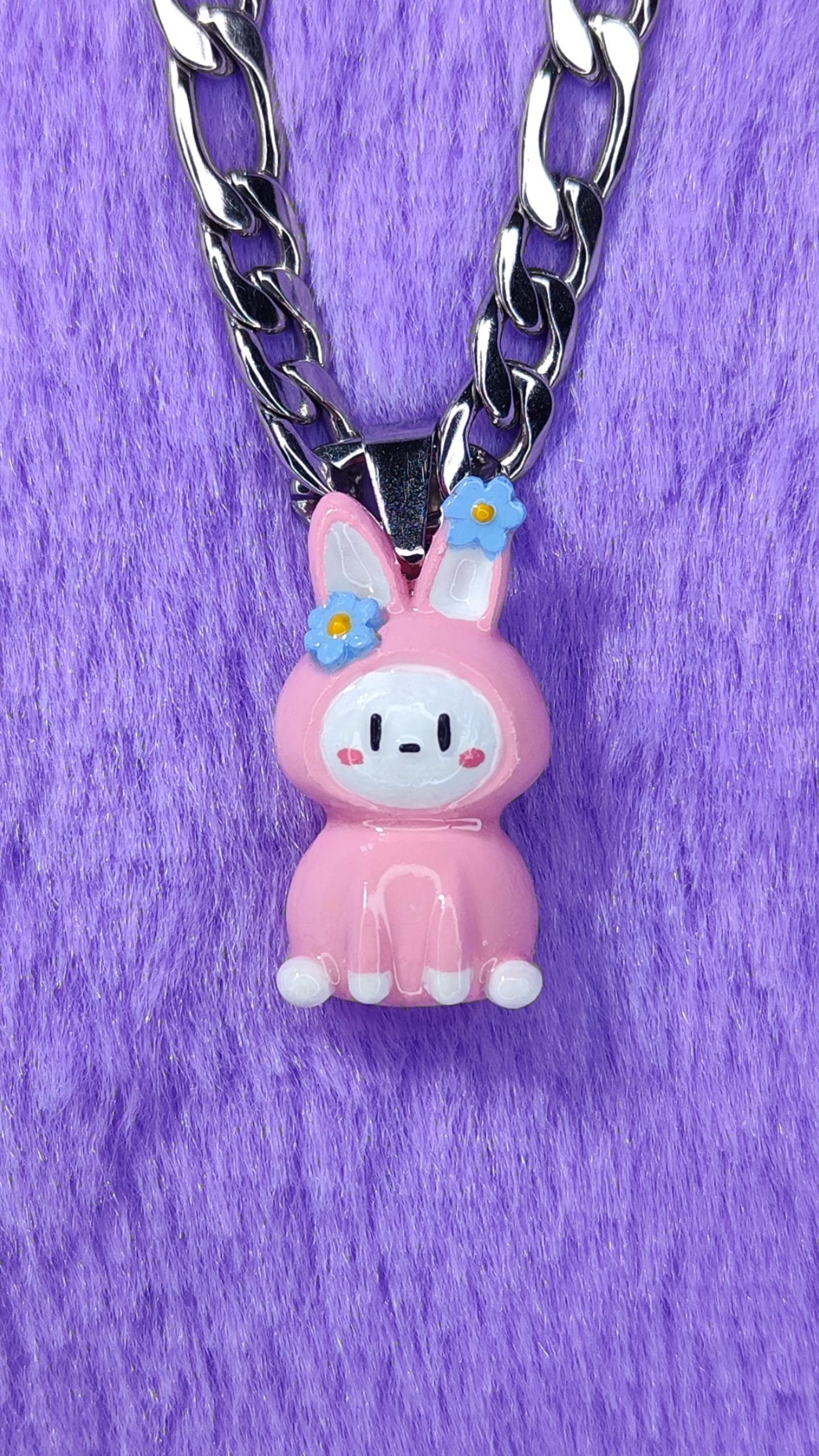 Süße Kawaii Kette Aus Hochwertigen Edelstahl Cooler 3D Gedruckter Anhänger Handmade & Handbemalt Inklusive Geschenkverpackung Bunny Süße Kawaii Kette Aus Hochwertigen Edelstahl Cooler 3D Gedruckter Anhänger Handmade & Handbemalt Inklusive Geschenkverpackung Bunny von KLY3Design
