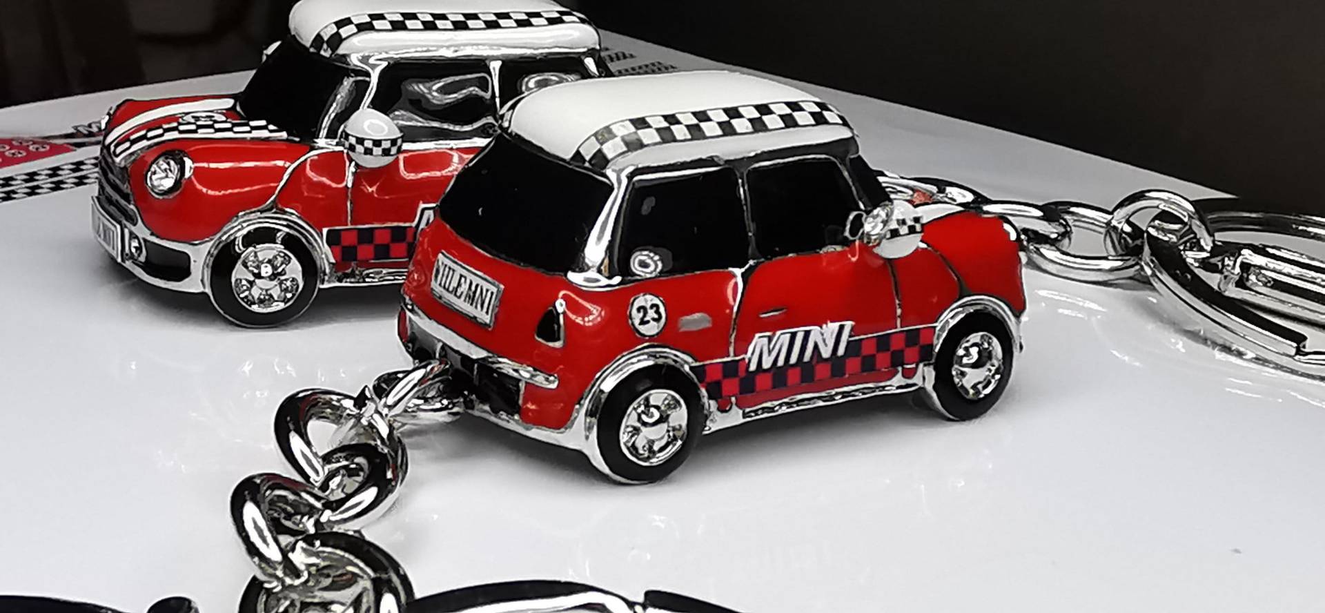 Rot Roter Body Mini Auto, Persönlichkeit Weiß Gold Auto Schlüsselanhänger, Vor Allem, Tropfen Öl Plus, Grade Kristall, Luxus, Bestes Geschenk Für Sie Rot Roter Body Mini Auto, Persönlichkeit Weiß Gold Auto Schlüsselanhänger, Vor Allem, Tropfen Öl Plus, Grade Kristall, Luxus, Bestes Geschenk Für Sie von KLcarDesign