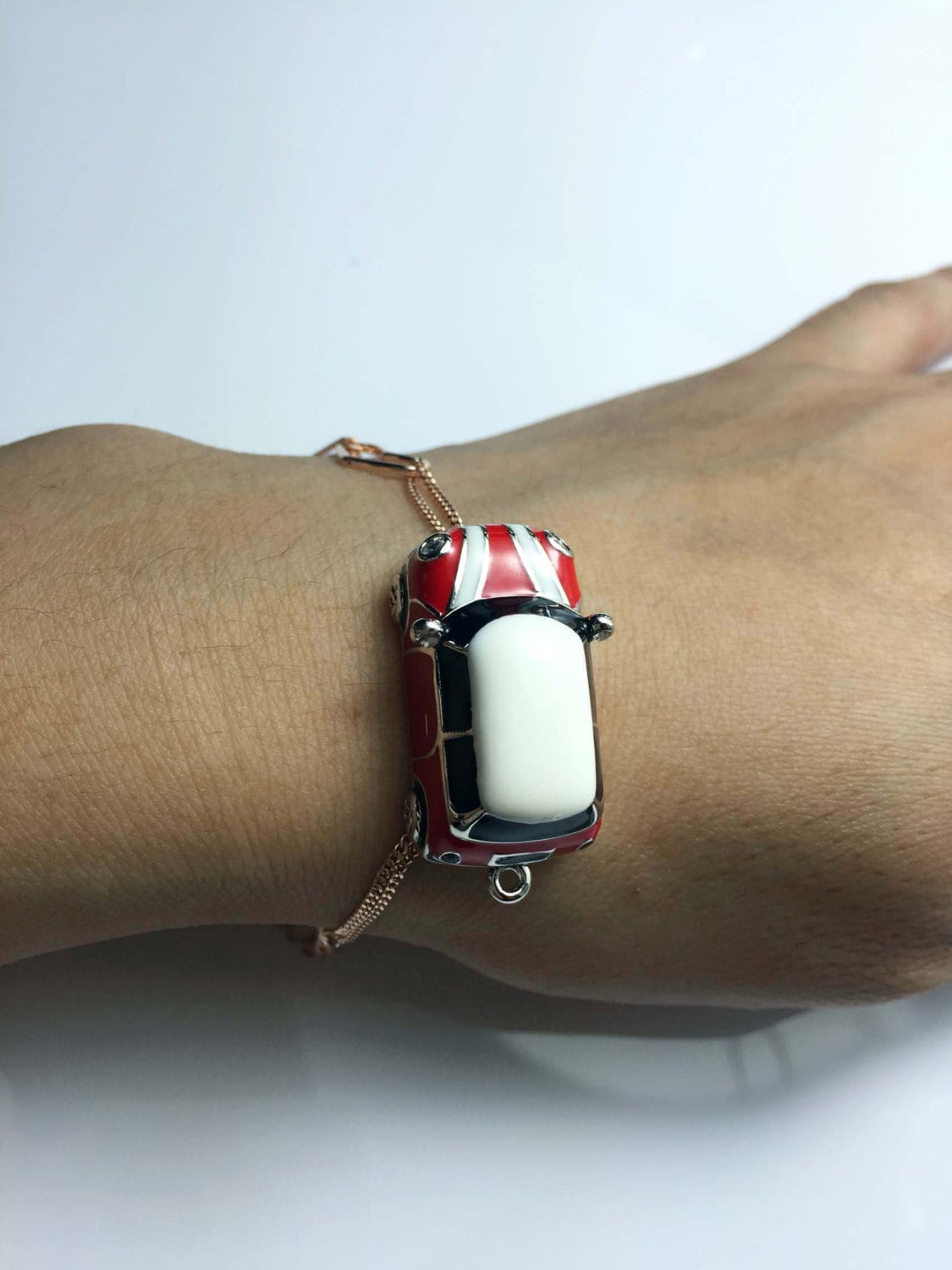Super Kleines Auto Armbänder, Luxuriöses Geschenk, Rotes Mini-Auto, Tropfen Öl Plus, Zirkon Lichter, Verstellbare So Cool, K & L Design Super Kleines Auto Armbänder, Luxuriöses Geschenk, Rotes Mini-Auto, Tropfen Öl Plus, Zirkon Lichter, Verstellbare So Cool, K & L Design von KLcarDesign