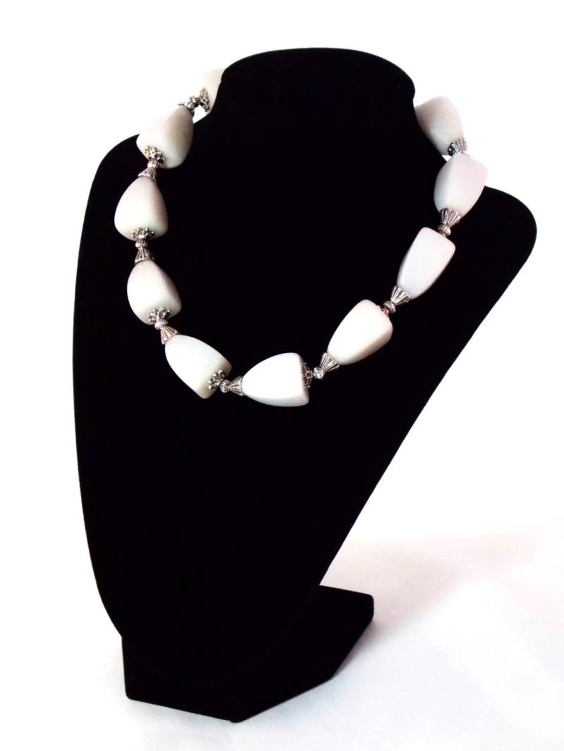 Weißer Schnee Quarz, Silberfarben, Grobstrick Perlen Edelstein Halskette // Milky Quartz von KMagnifiqueDesigns