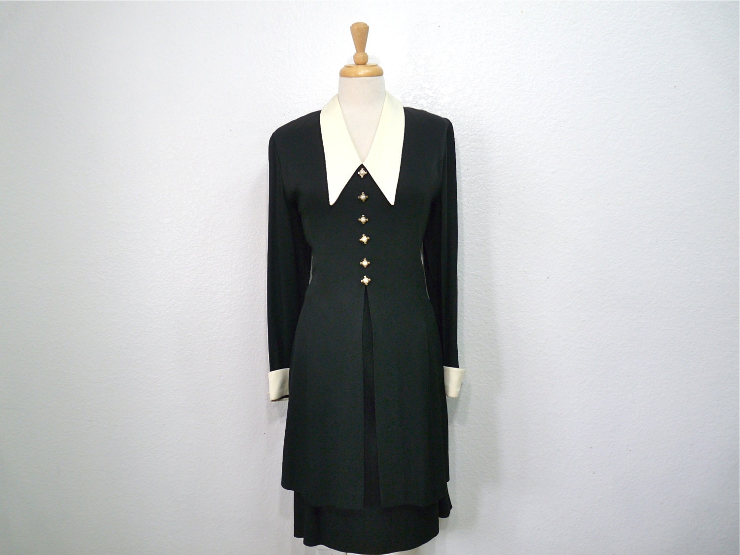 1980Er Jahre Kleid Schwarz-Weißer Matrosenjulian Taylor Suit-Kleid Groß von KMalinkaVintage