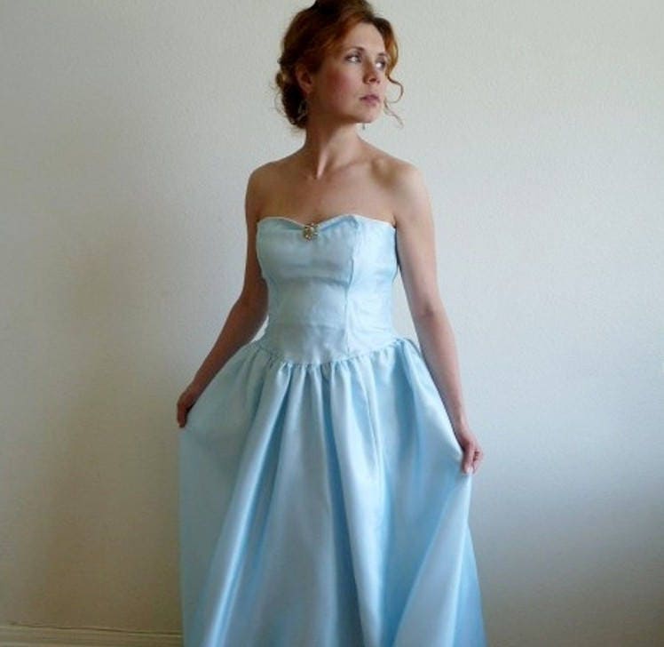 1950S Trägerloses Satin Festkleid Pastellblauer Vollkreis-Maxirock von KMalinkaVintage