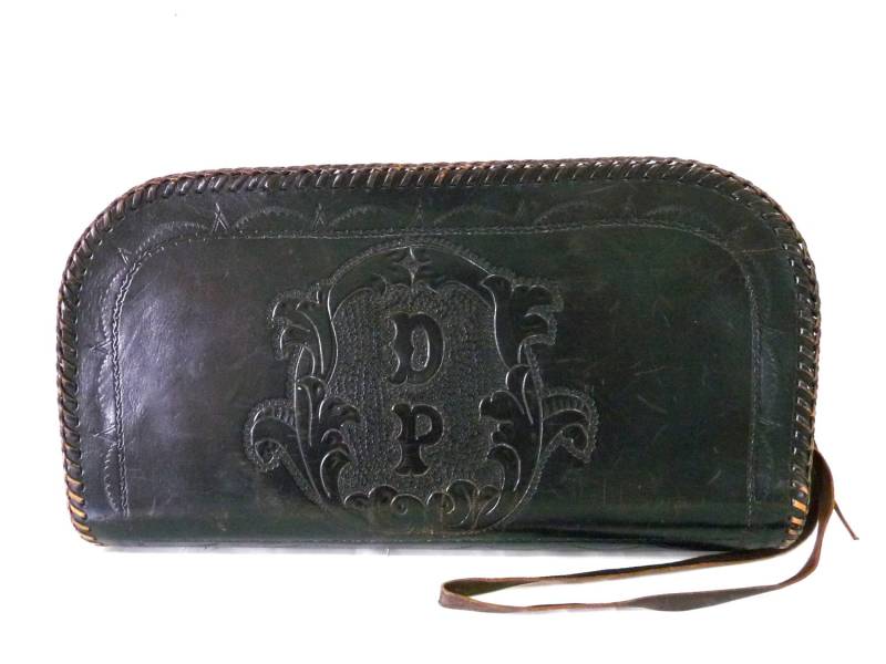 Vintage 1950Er Jahre Aktentasche Hand Punziert Wristlet Schwarz Leder Western Clutch Blumen Schnürung Geldbörse von KMalinkaVintage