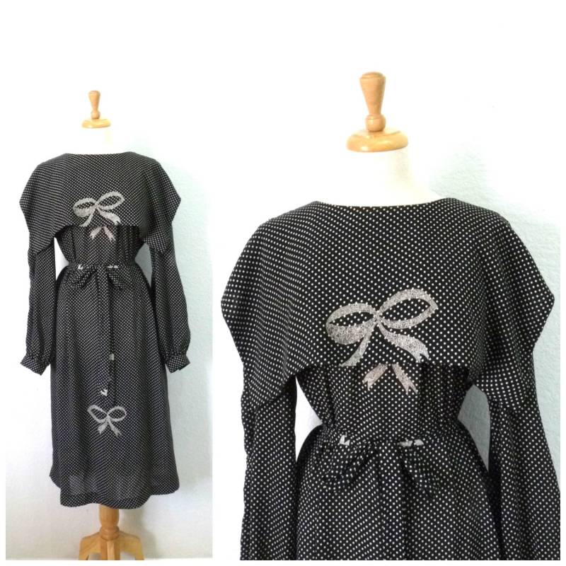 Vintage 1970Er Jahre Kleid Polka Dot Bow Print Chez California L-xl von KMalinkaVintage