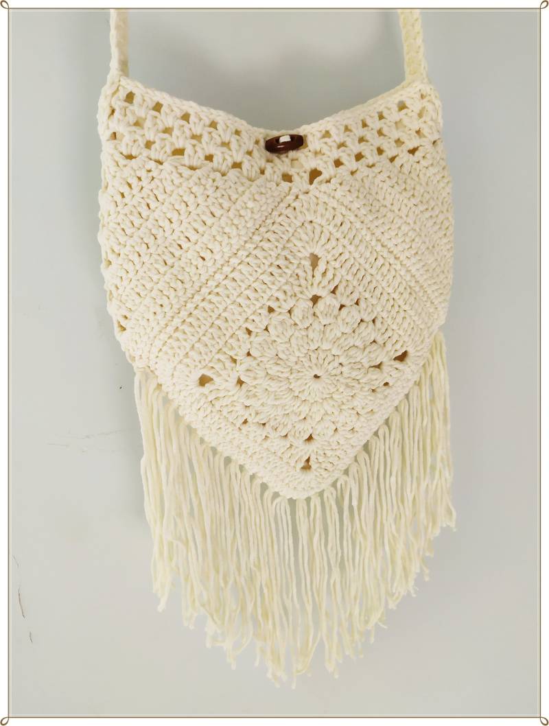 Gehäkelte Boho Umhängetasche Hippie Handtasche Mit Fransen von KNITANDCROCHETWORLD