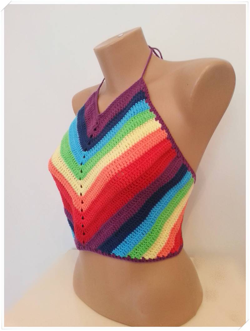 Gehäkeltes Regenbogen Neckholder Top Boho Festival Crop Top von KNITANDCROCHETWORLD