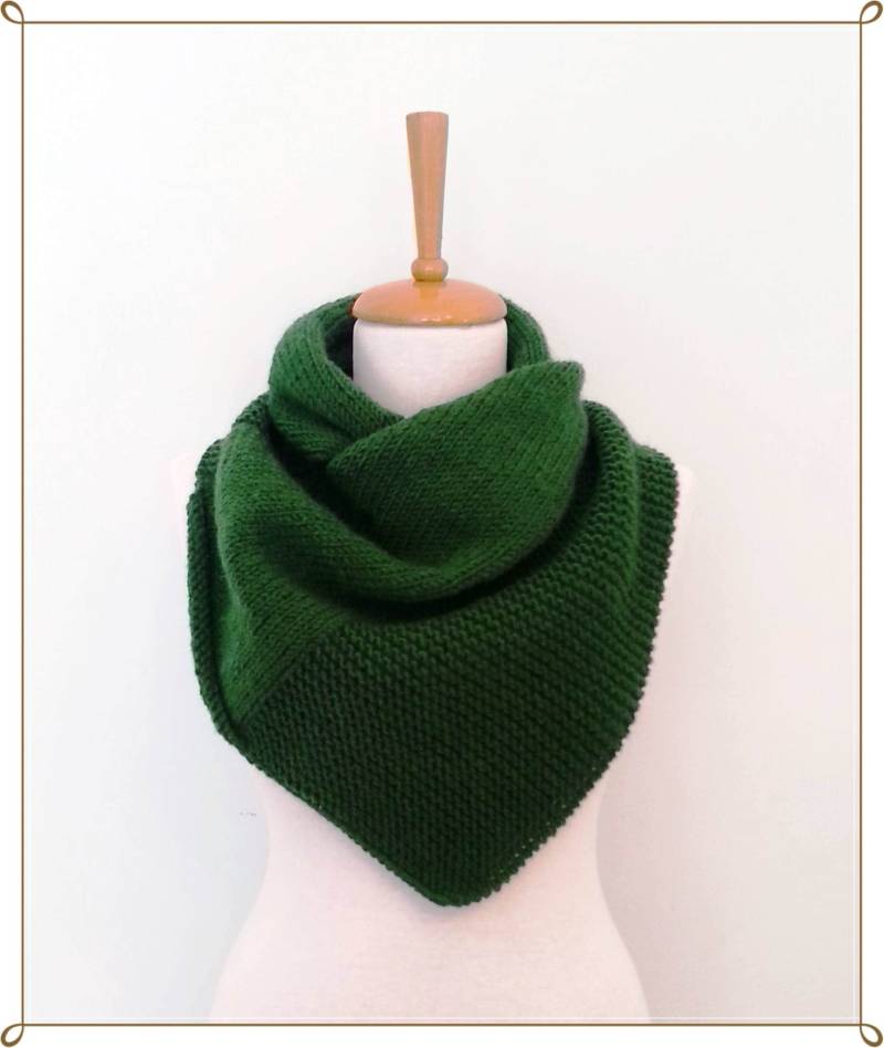 Handgestrickter Grüner Wollschal von KNITANDCROCHETWORLD