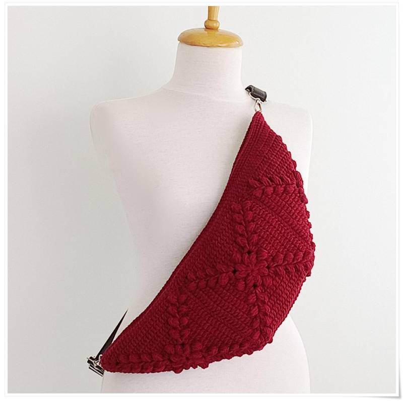 Gehäkelte Schultertasche Oma Quadrat Burgund Umhängetasche von KNITANDCROCHETWORLD