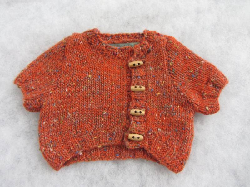 Ganz Natürliche Merino/Alpaka Baby Mädchen Strickjacke. Größe 1 - 3 Monate von KNITLEBITS