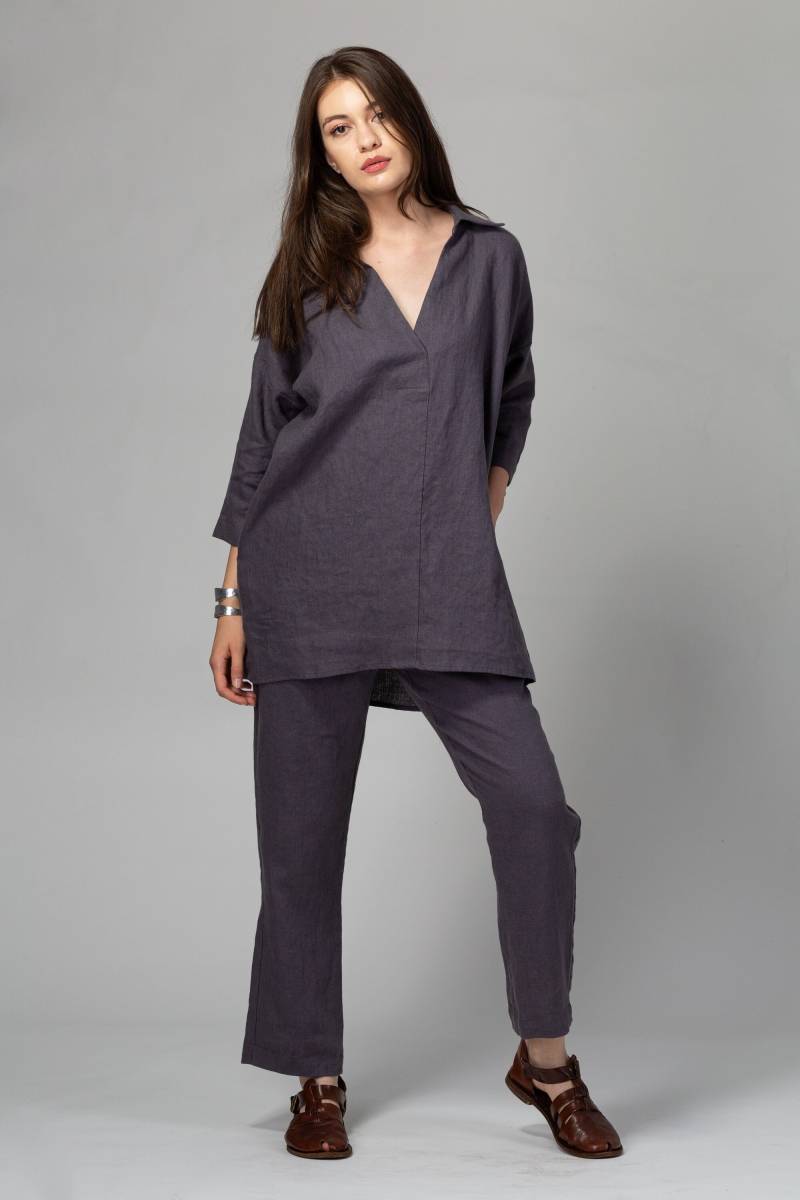 Dunkel Grau Leinen Tunika Top Lockere Passform Mit Taschen von KNOTIUM