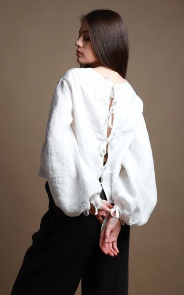 KNOTIUM YELLO Lockere Bluse mit Puffärmeln und offenem Rücken von KNOTIUM