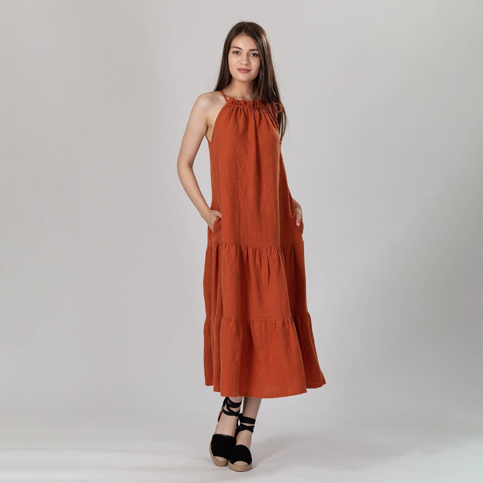 Rio Neckholder Leinen Kleid Mit Rüschen | Sommer Taschen Maxi Leinenkleid Krawatten Kleidung Für Frauen Rio Neckholder Leinen Kleid Mit Rüschen | Sommer Taschen Maxi Leinenkleid Krawatten Kleidung Für Frauen von KNOTIUM