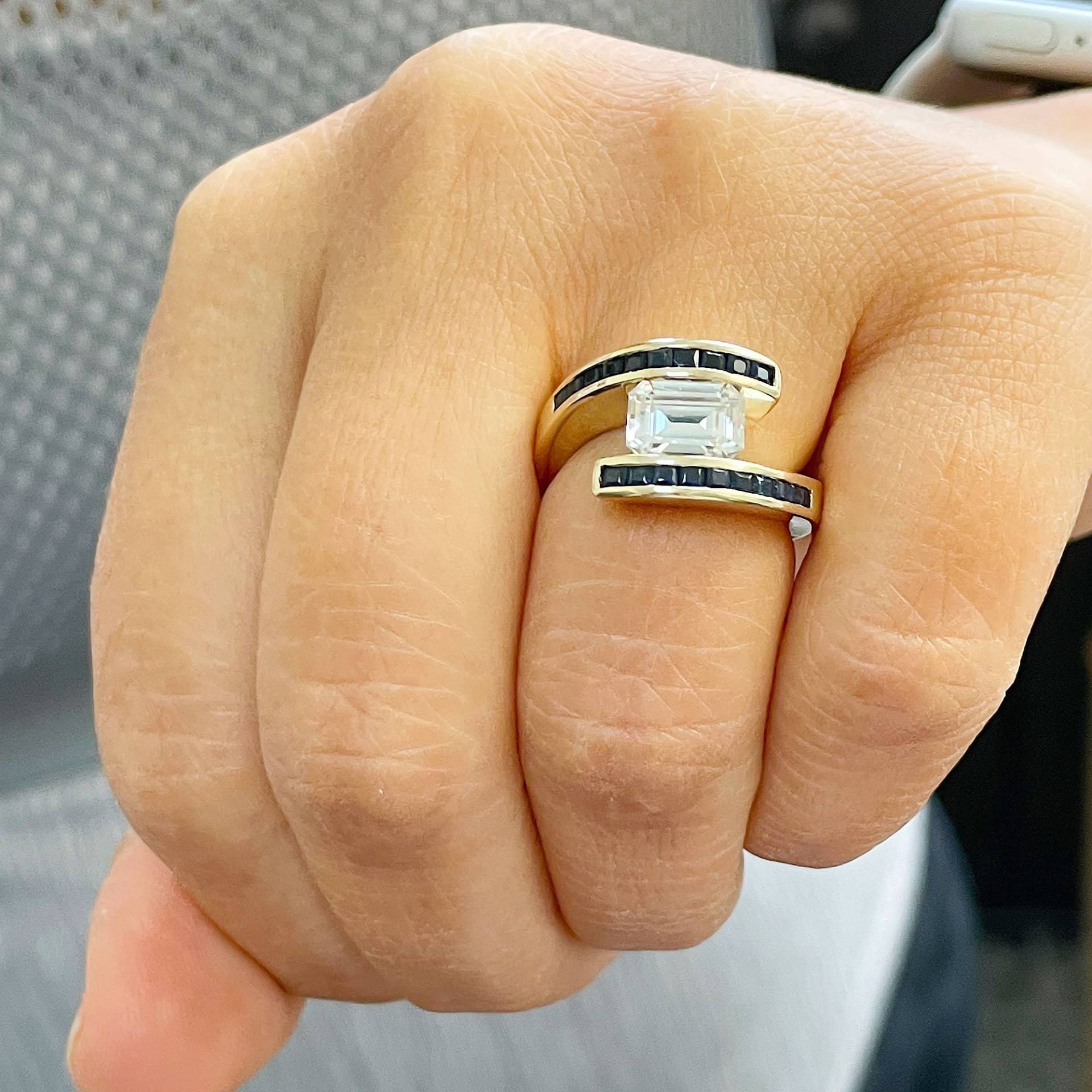 Moissanite Ring Emerald Cut Und Princess Natürliche Saphire Verlobungsring Semi Tension Set 14K Massives Gelbgold Hochzeit 3.50Ctw Moissanite Ring Emerald Cut Und Princess Natürliche Saphire Verlobungsring Semi Tension Set 14K Massives Gelbgold Hochzeit 3.50Ctw von KNRINC