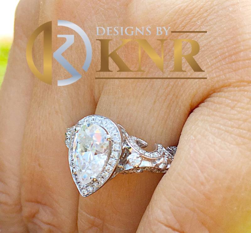 Birnenform Und Runde Schnittseiten Simulierte Diamanten Verlobungsring Halo Ehering Filigrane Braut Vorschlagen Ring 14K Weißgold 2.70Ct von KNRINC2