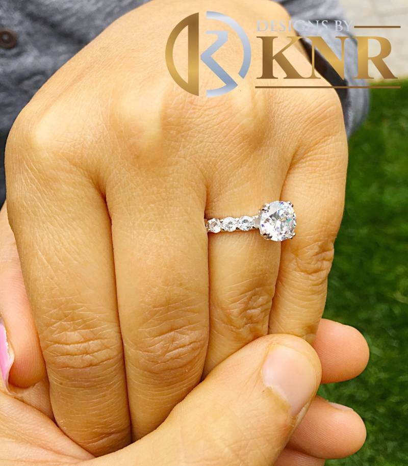 Ewigkeit Stil Rundschliff Simulierte Diamanten Verlobungsring Prong Set Ehering 14K Solid White Gold Brautring Vorschlagen Ring 4.00Ctw von KNRINC2