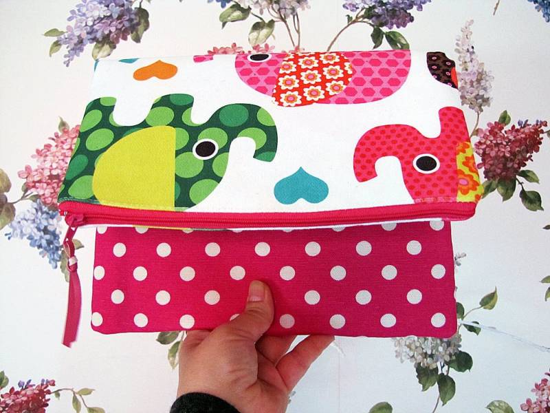 Gepunktete Clutch Mit Elefant Gestreifte Boho-Handtasche, Tablet-Hülle | 10'' von KOKORICOLDStore