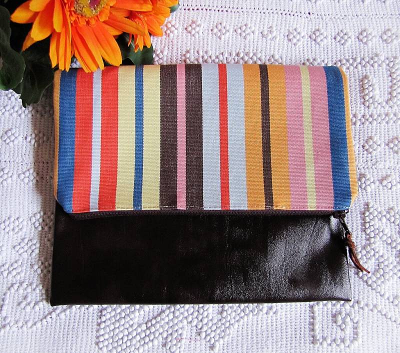 Gestreifte Boho Clutch Braune Kunstleder Tablet Tasche von KOKORICOLDStore