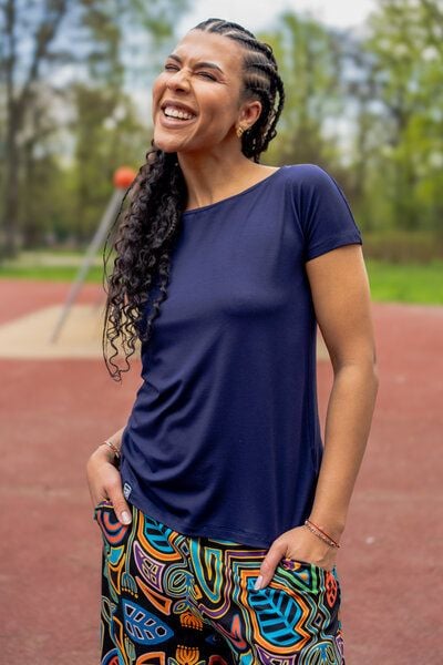 Bluse Fine – Viscose mit Elasthan – T-Shirt Rundhalsausschnitt – Schwarz oder farbenfrohes Print KOKOworld – Fair produziert in EU von KOKOworld