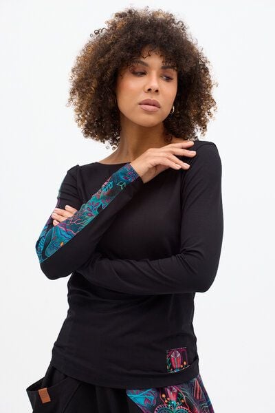 Bluse Rica – figurbetontes mit langen Ärmeln – Boot-Ausschnitt – Viscose mit Elasthan – Farbenfrohes Print KOKOworld – Fair produziert in Polen von KOKOworld