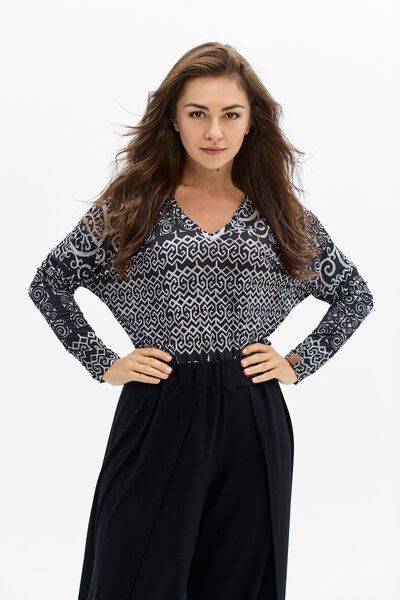 Bluse Saja Longsleeve – Viskose farbenfroher KOKOworld Print weiter Schnitt V-Ausschnitt – perfekt für Yoga – Fair produziert von KOKOworld