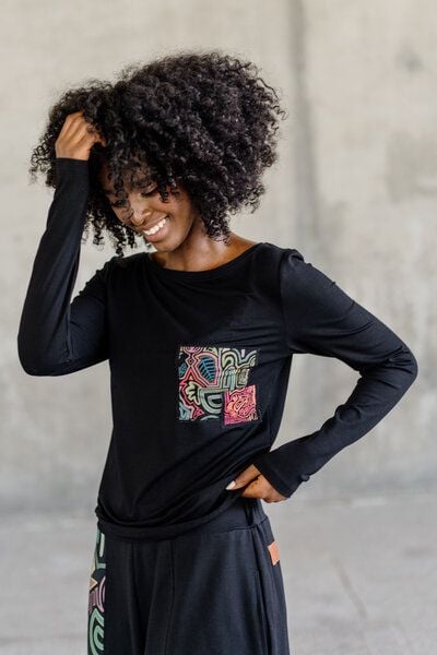 Bluse Yuna – Klassischer & figurbetonter Schnitt – Langen Ärmeln – Rundhalsausschnitt – 100% in der EU fair produziert – KOKOworld von KOKOworld