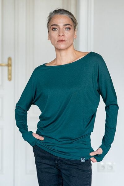 KOKOworld Bluse Be My Valentine – Viskose EcoVero – Enganliegende Passform – mit langen Ärmeln – mit Daumenloch abgeschlossen – Fair produziert in Polen von KOKOworld