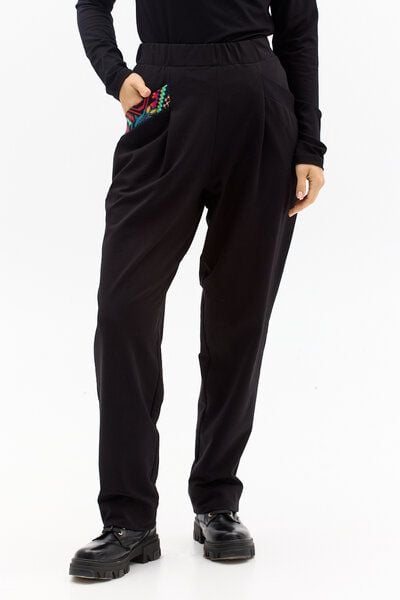 KOKOworld Hose Alinta – Schmal zulaufende, figurbetonende Beine – Funktionale, dekorative Taschen – Bequemer, leicht sportlicher Schnitt – Fair produziert in Polen von KOKOworld