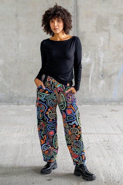 Hose Balloon – Lange Hosen mit Ballon-Schnitt – Taschen – Elastischer Bund – Farbenfrohes Print KOKOworld – Fair produziert in Polen von KOKOworld