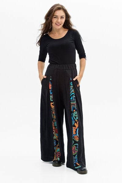 Hose Cauto – Klassisches Design mit ausgestelltem Bein – Figurbetont an Taille und Hüfte – Farbenfroher einzigartiger Print von KOKOworld – 100% in der EU fair produziert von KOKOworld