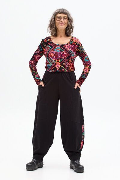 KOKOworld Hose Coban – Knöchellange, schmal zulaufende Hosenbeine – Dekorative Teilungsnähte – Elastischer Bund – Fair produziert in Polen von KOKOworld