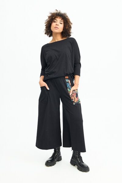 Hose Nawa Damen – Culotte mit weitem Bein & 5/8-Länge – in Schwarz oder mit farbenfrohem KOKOworld-Print – mit Taschen & elastischem Bund – fair & nachhaltig in der EU produziert von KOKOworld