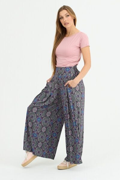 Hose Roma – Elegante lange & weite – Taschen – Viskose mit Elasthan – Farbenfroher einzigartiger Print von KOKOworld – Fair produziert in Polen von KOKOworld