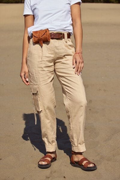 KOKOworld Iten Leinenhose mit Taschen & Bindegürtel – 100% Leinen – Fair in EU produziert – Safari-Stil mit umschlagbaren Beinen von KOKOworld