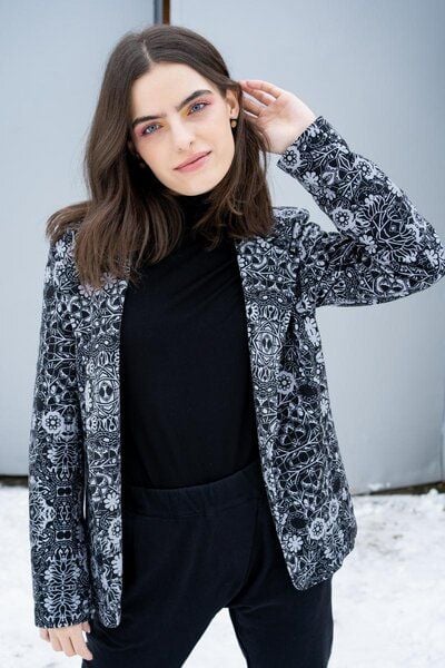 Jacke Pino Damen – taillierter Blazer aus Bio-Baumwolle – nachhaltig & fair produziert in der EU – einzigartiger KOKOworld Print von KOKOworld